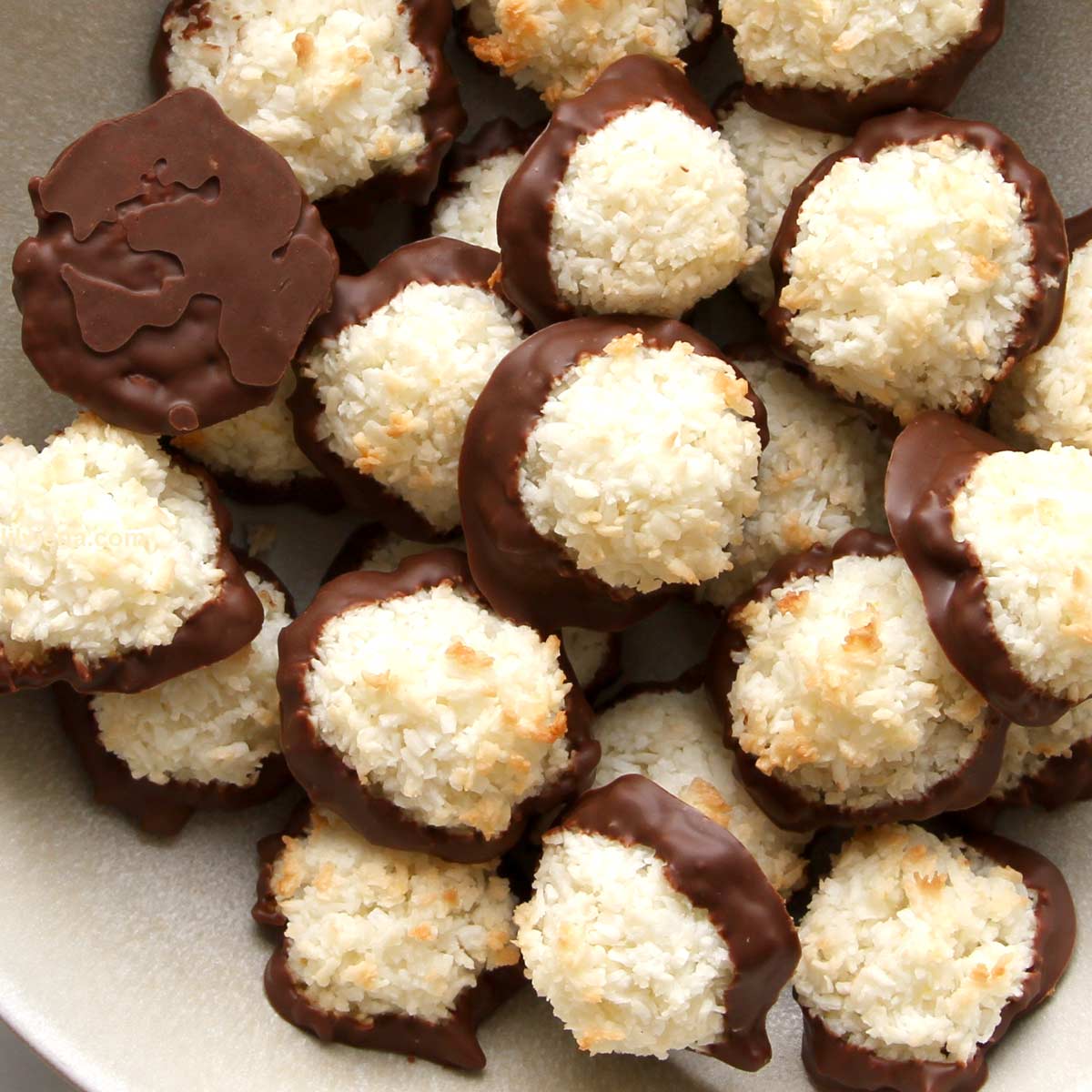 No-Fail Chewy Coconut Macaroons: Your Guide to Bakery-Quality Bites